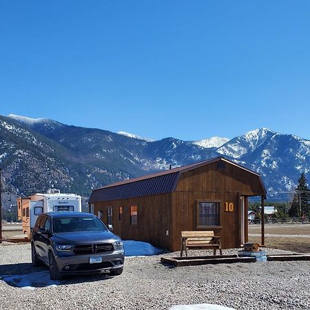 Glacier Acres Guest Ranch コロンビア・フォールズ エクステリア 写真